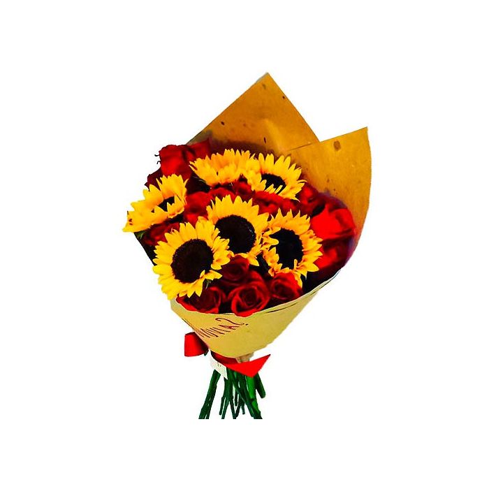 Ramo de 12 rosas rojas y 6 girasoles, envuelto en papel y amarado con una cinta roja. islagrande.com